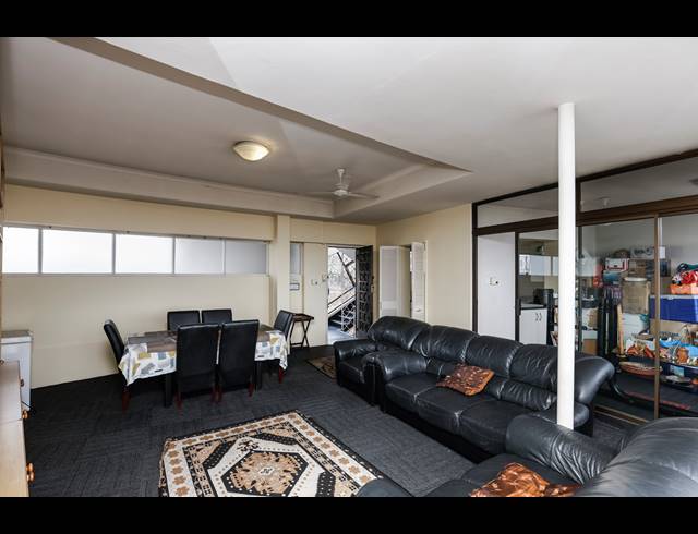 3 BEDROOM APARTMENT TO LET IN ESSENWOOD